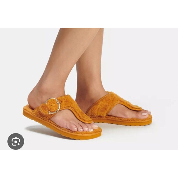 Coach Hollie Flip Flops Plush Shearling Slip On Thong Sandals Butterscotch Sz 9B - Picture 1 of 14
